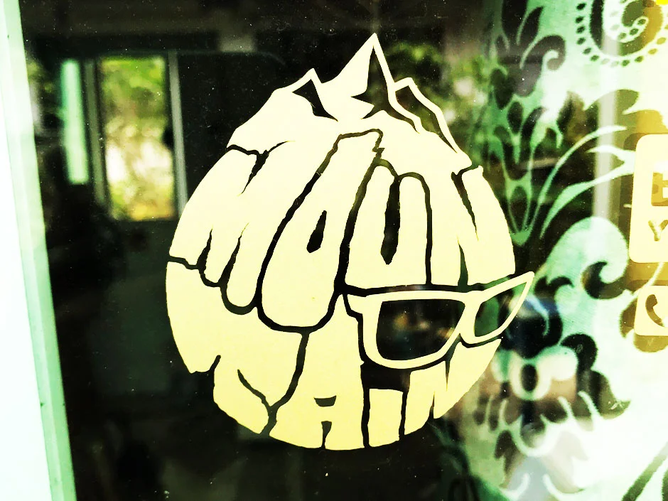 ให้บริการ ด้านการออกแบบกราฟฟิกและพิมพ์งาน ป้ายไวนิล สติ๊กเกอร์ นามบัตร ฉลากสินค้า และสิ่งพิมพ์ต่างๆ จัดส่งออนไลน์ทั่ว ประเทศ